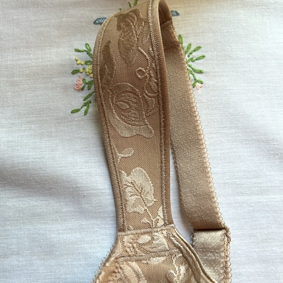 Wacoal bra size 42DDD fully lined with lace overlay, nude color. No noted flaws. - Picture 8 of 8